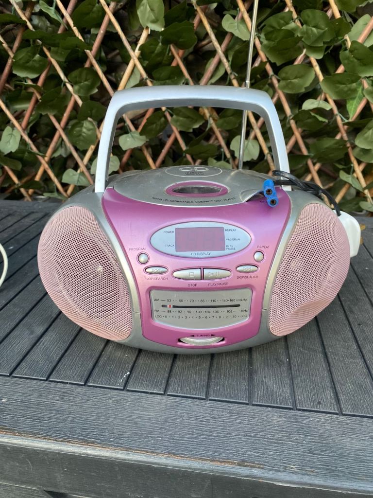 Radio cd player portable and mains connection 