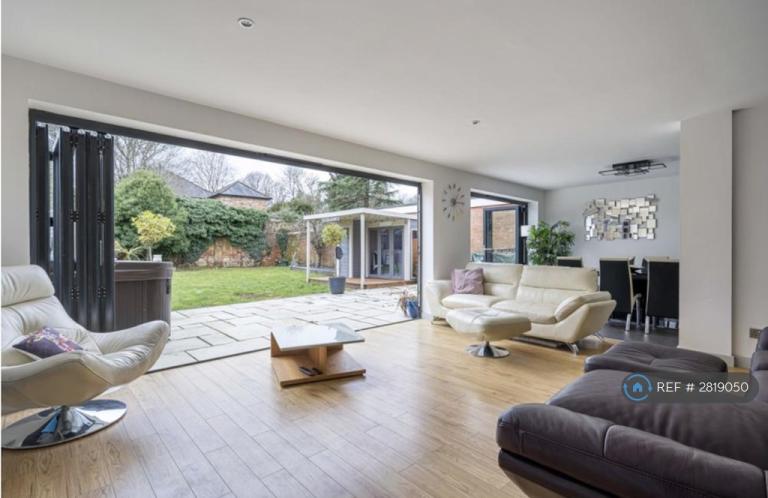 5 bedroom house in Sheldons Road, Hook, RG27 (5 bed) (#2819050)