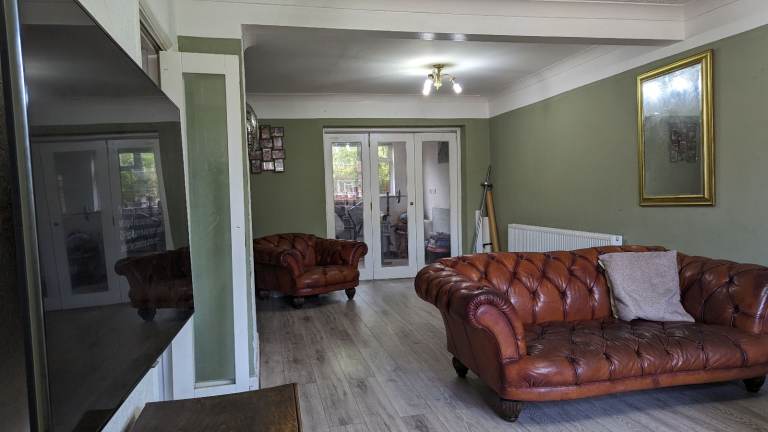 Large 6 bedroom house in Hayes - close to shops and bus routes