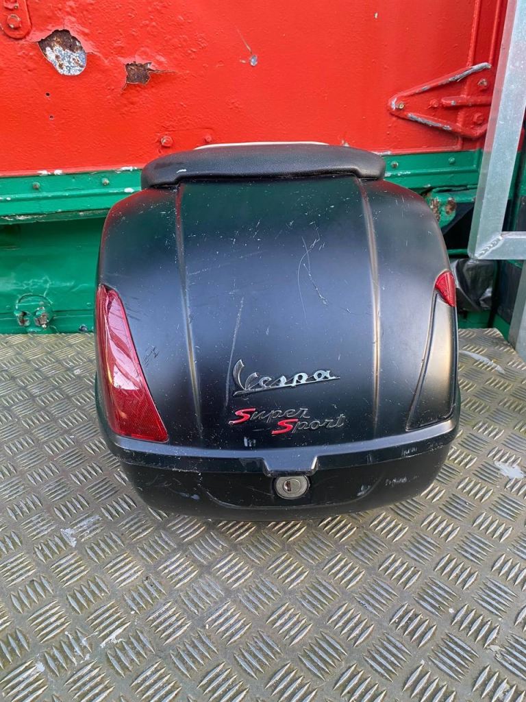 Piaggio Vespa GT GTS Super Sport Top Box Genuine Satin Black Back Rest Key