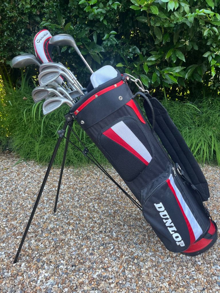Dunlop Golf Bag with selection of clubs