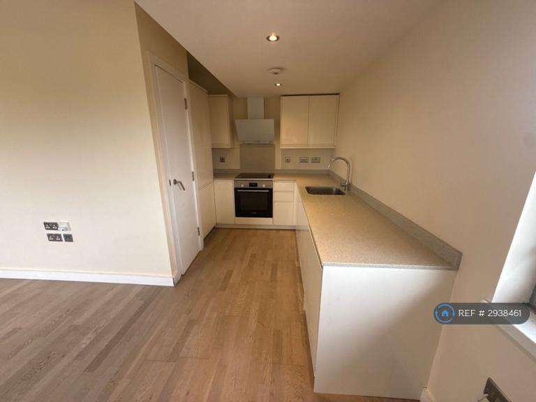 1 bedroom flat in Cleeve Road, Sutton, KT22 (1 bed) (#2938461)