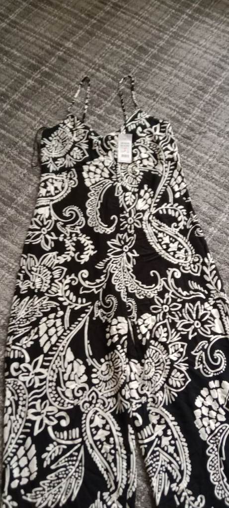 New Black and White Paisley Jumpsuit – Size S