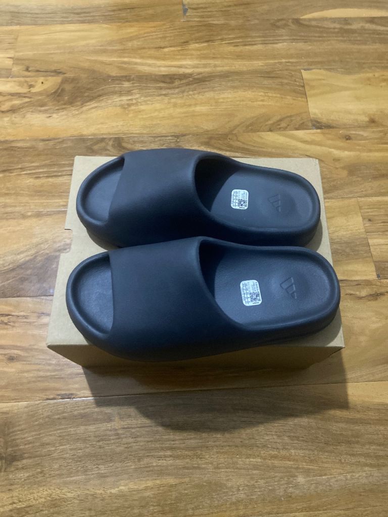 Yeezy Slides Granit Size 8