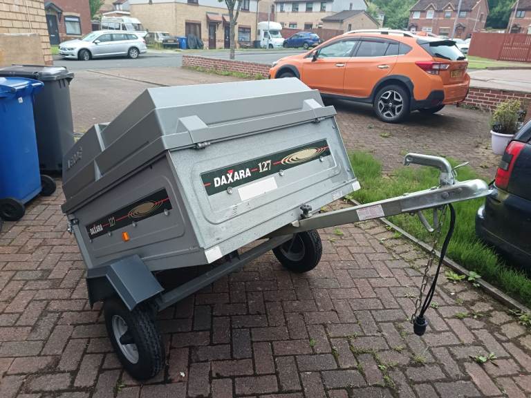 Erde Daxara 127 hard top trailer.