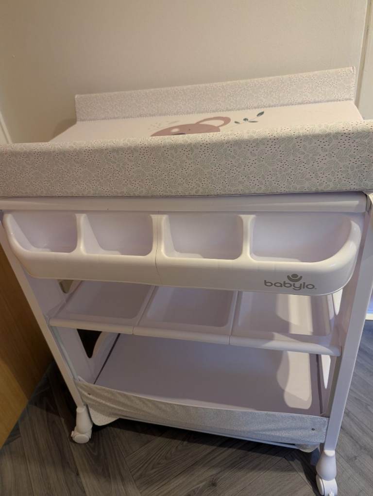Babylo changing unit with built in bath