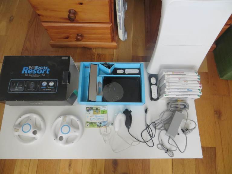 Nintendo Wii Console Bundle with Wii Sports Resort & Games