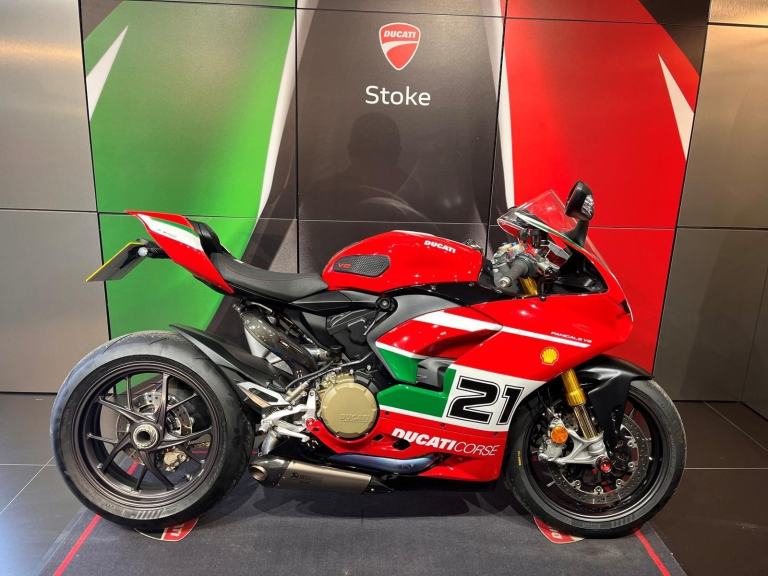DUCATI PANIGALE V2 BAYLISS EDITION 73 PLATE OVER £6000 OF EXTRAS