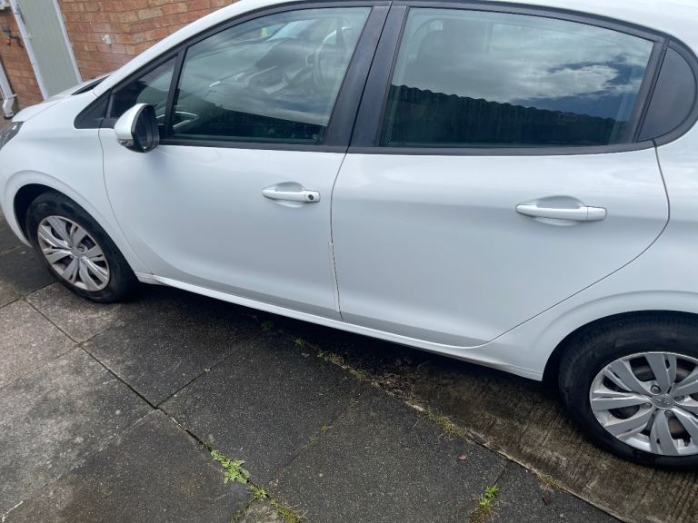 Peugeot, 208, Hatchback, 2015, Manual, 1199 (cc), 5 doors