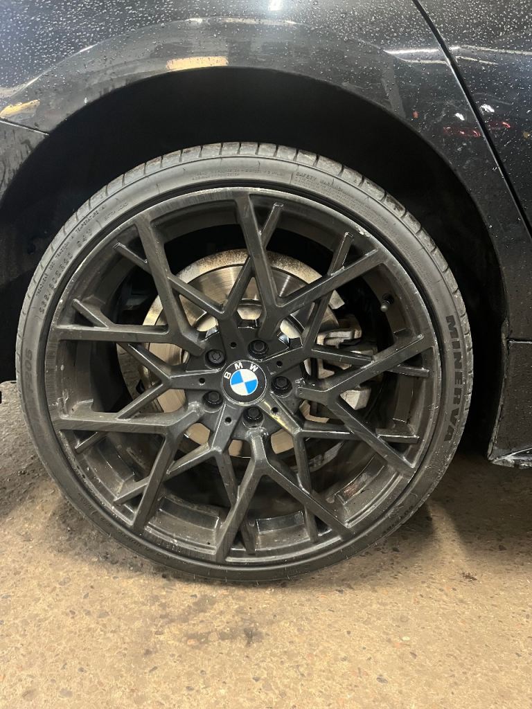 Bmw alloys wheels
