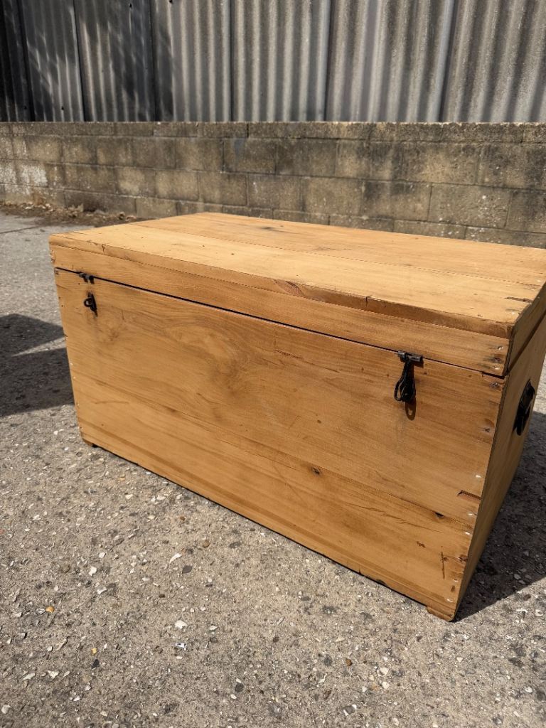 Pine storage chest
