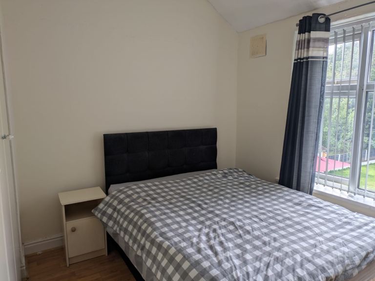 Room to rent 