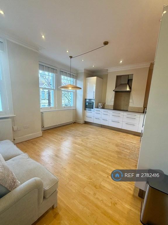 3 bedroom flat in Caverswall St, London, W12 (3 bed) (#2782416)
