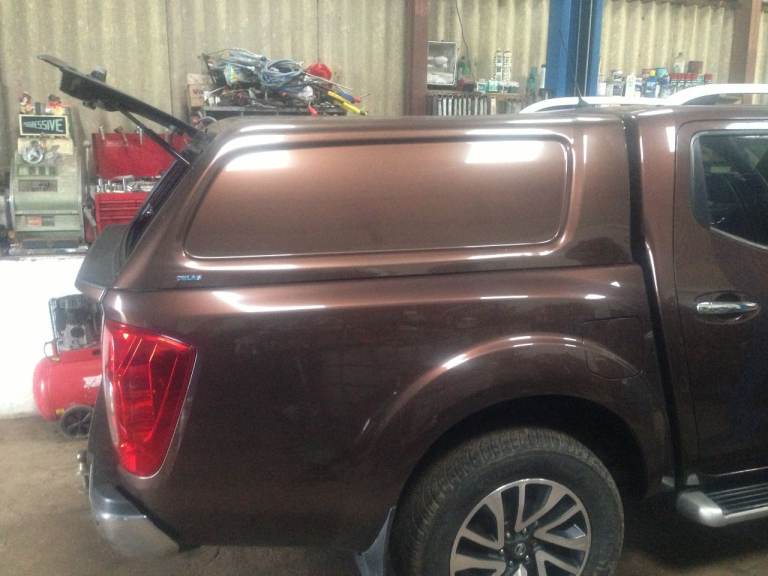 NISSAN NAVARA NP300 SOLID SIDE HARD TOP CANOPY AEROKLAS UNMARKED CONDITION 