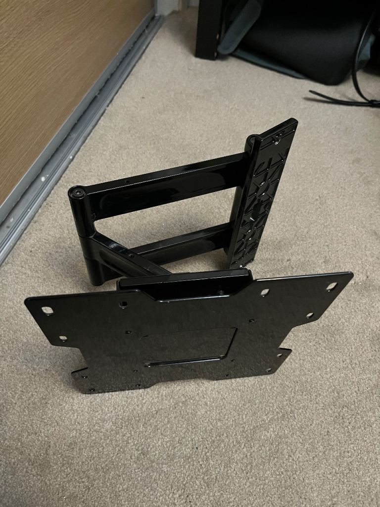 John Lewis extending arm TV wall mount / bracket for 23-40 inch 