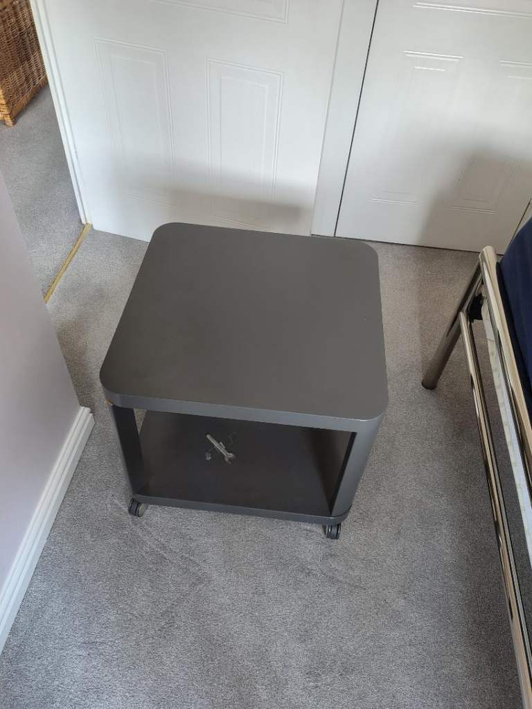 wheeled table 