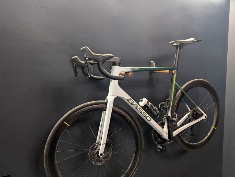 Basso Astra 105Di2 Carbon Road Bike Size 58|Mavic Carbon Wheels|With Accessories
