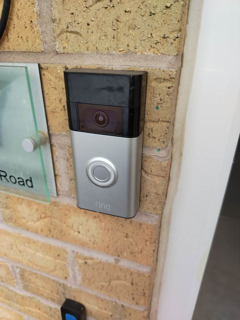Ring door bell 