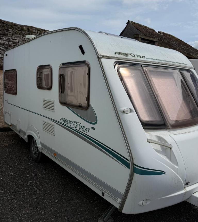 2006 The Abbey Freestyle 480SE is a lightweight 4-berth  fixed bed