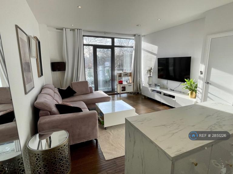 1 bedroom flat in Jessop Court, Uxbridge, UB8 (1 bed) (#2851226)