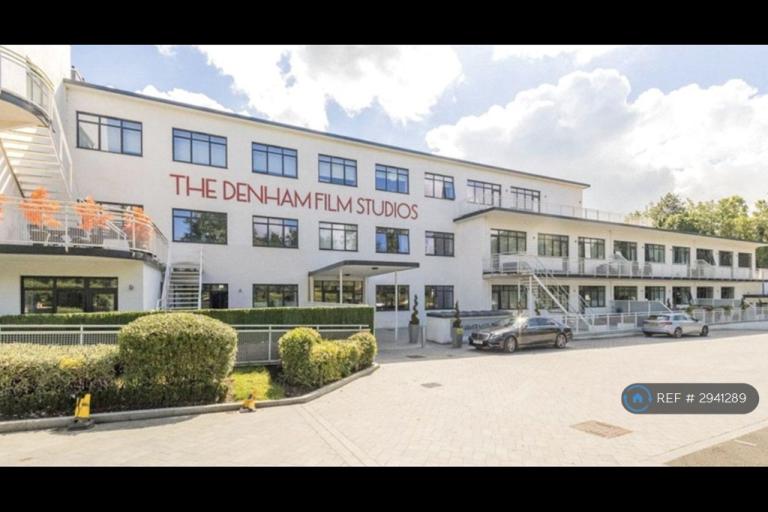 2 bedroom flat in Miles House, Denham, Uxbridge, UB9 (2 bed) (#2941289)