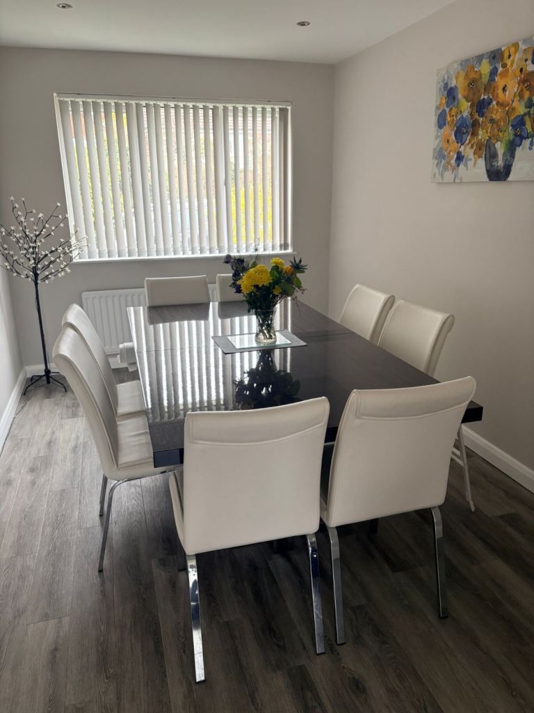 High gloss dining table and chairs 