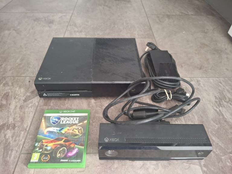 xbox one with leads 1 game and camera (NO CONTROLLER)