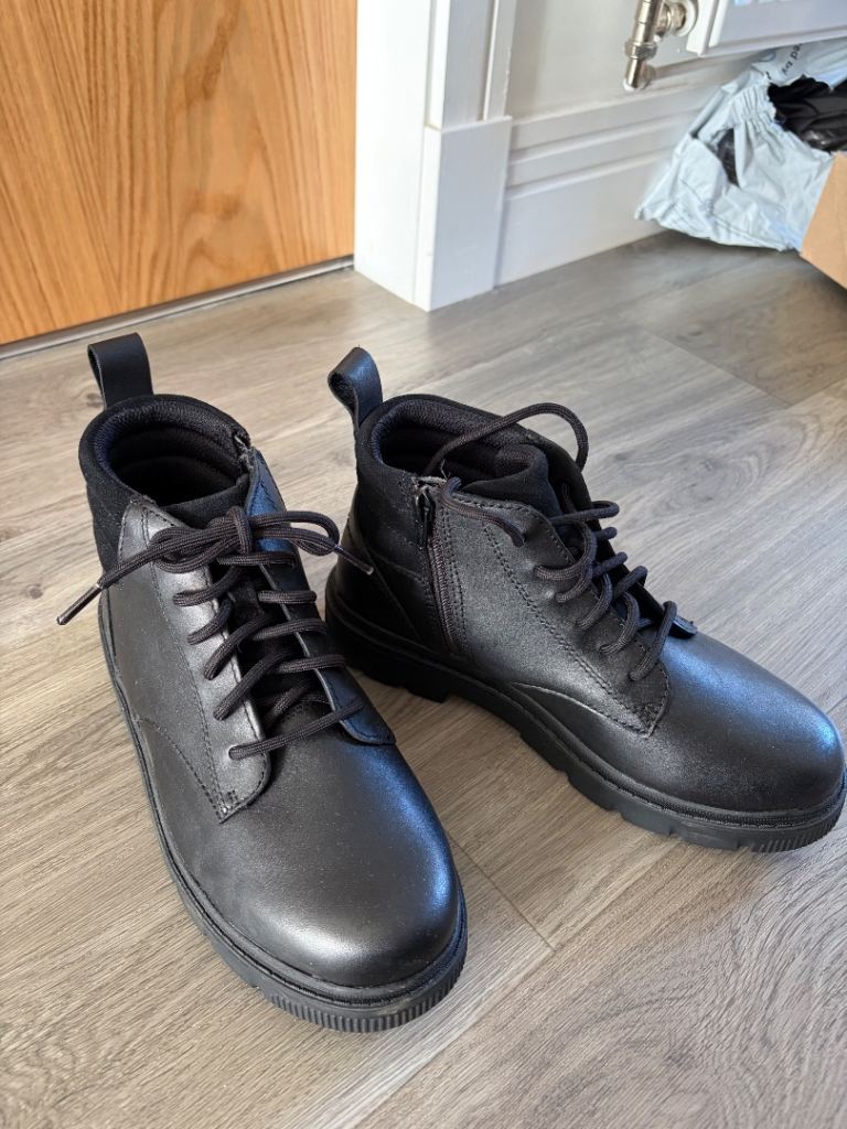 New Clarks Shoes for school 4 1/2 (37.5)