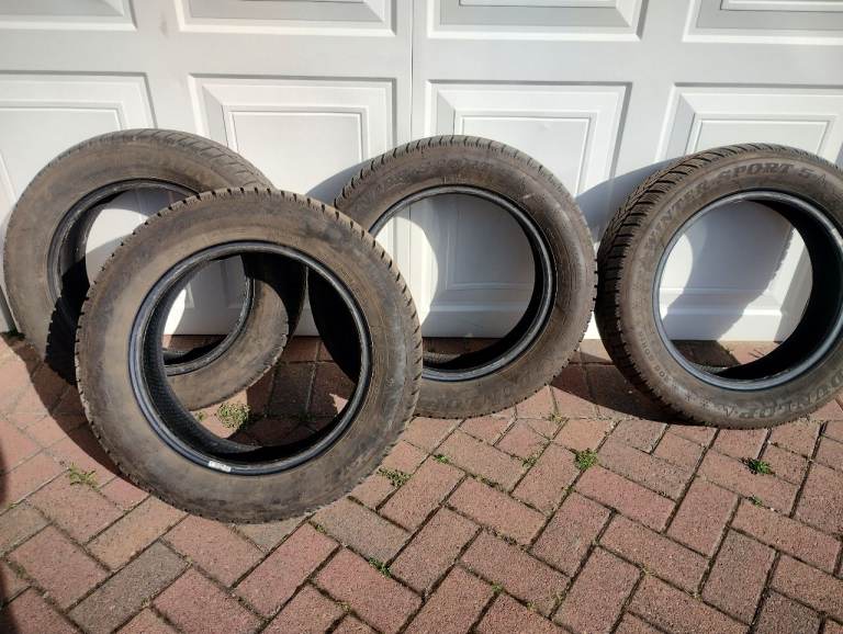 Set of 4 Dunlop winter tyres 205/60R16