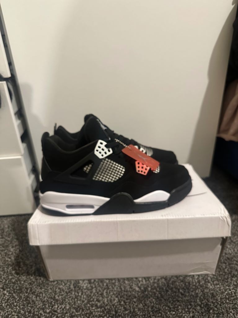 Jordan 4 white thunder