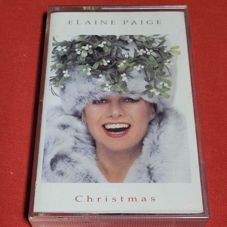 ELAINE PAIGE - UK CASSETTE TAPE - CHRISTMAS  Excellent Condition a4