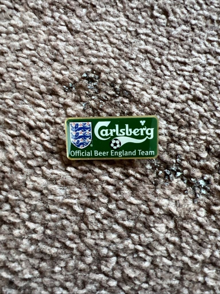 Carlsberg pin badge Official Beer England Football Team Brand New