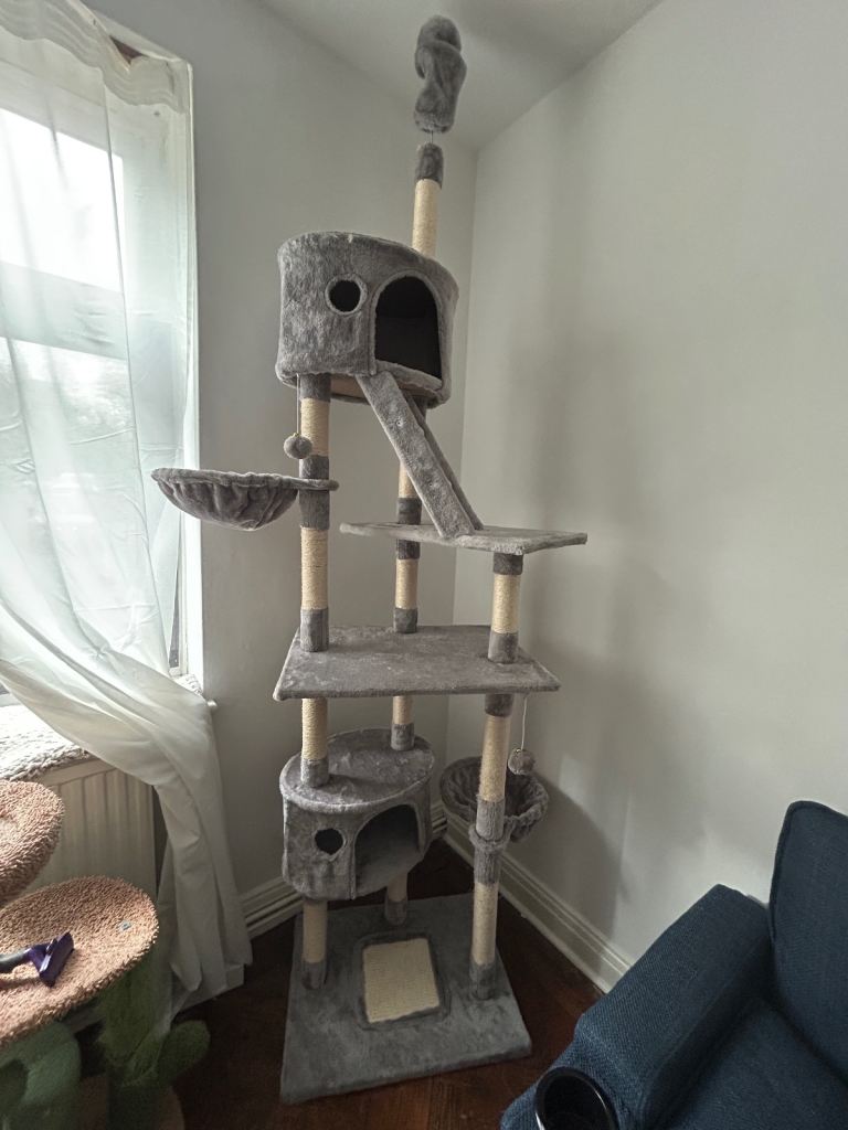 Floor to ceiling cat tree