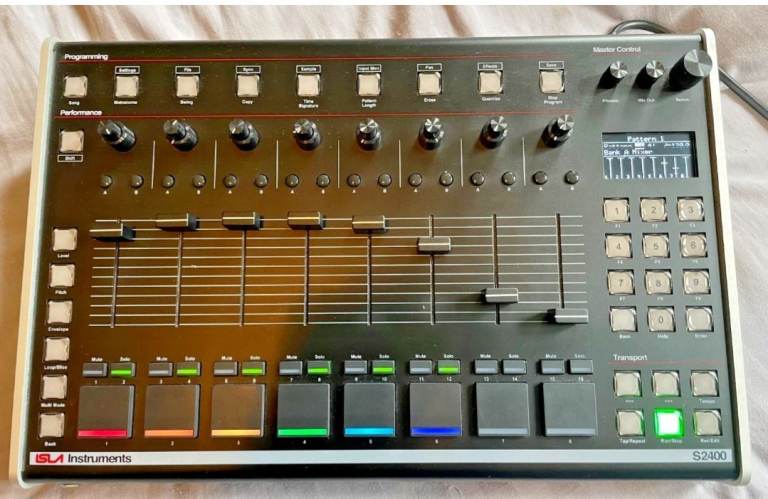 Isla Instruments S2400 Sampler & Sequencer + 256GB SD Card + Decksaver