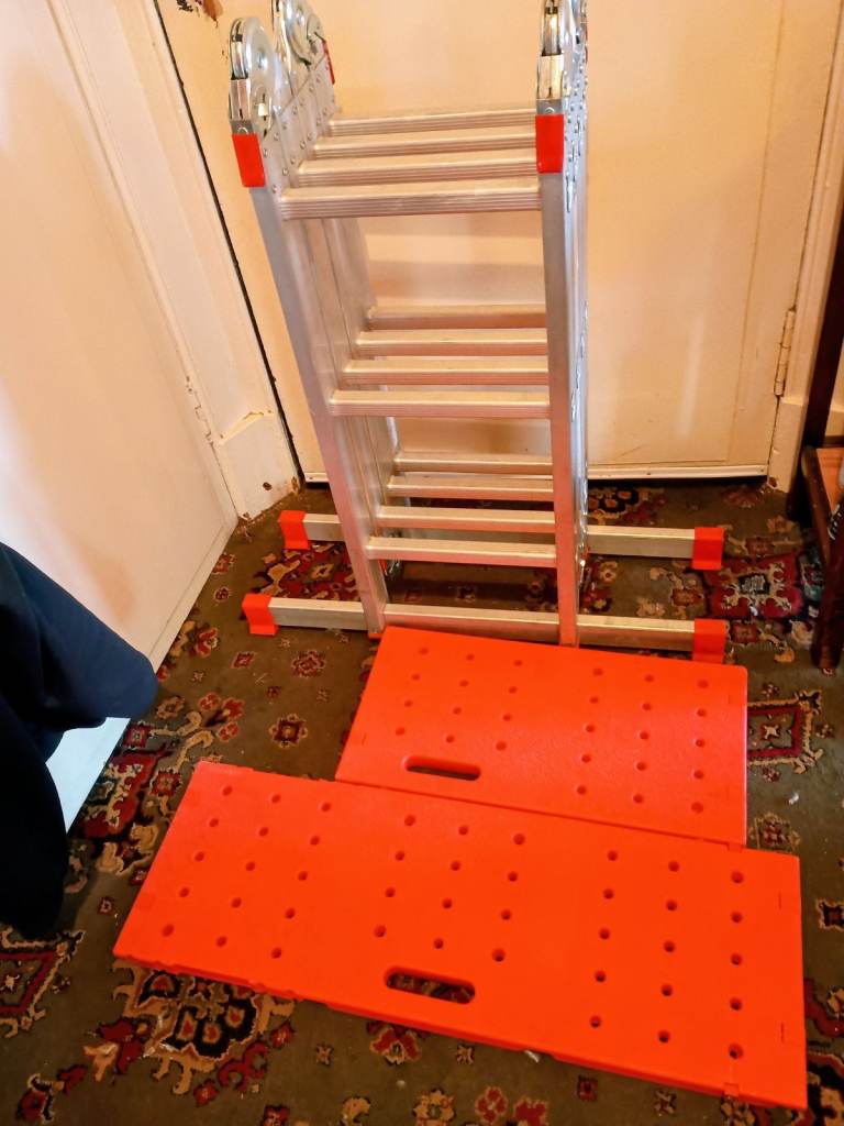 Aluminium folding combination ladders