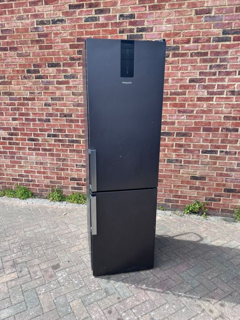 🚚hotpoint fridge freezer in excellent condition can deliver £149