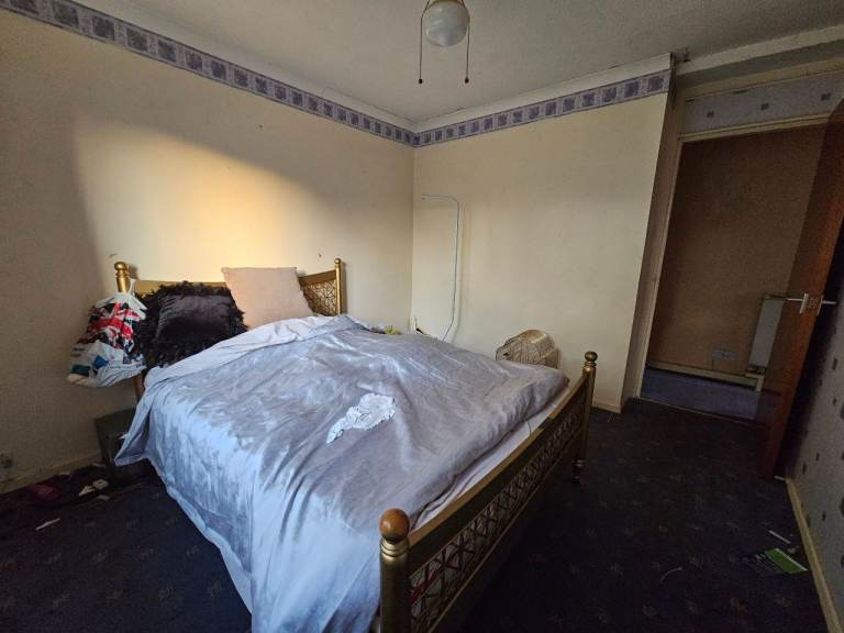 Large 1 bedroom flat in PR2 450 pm