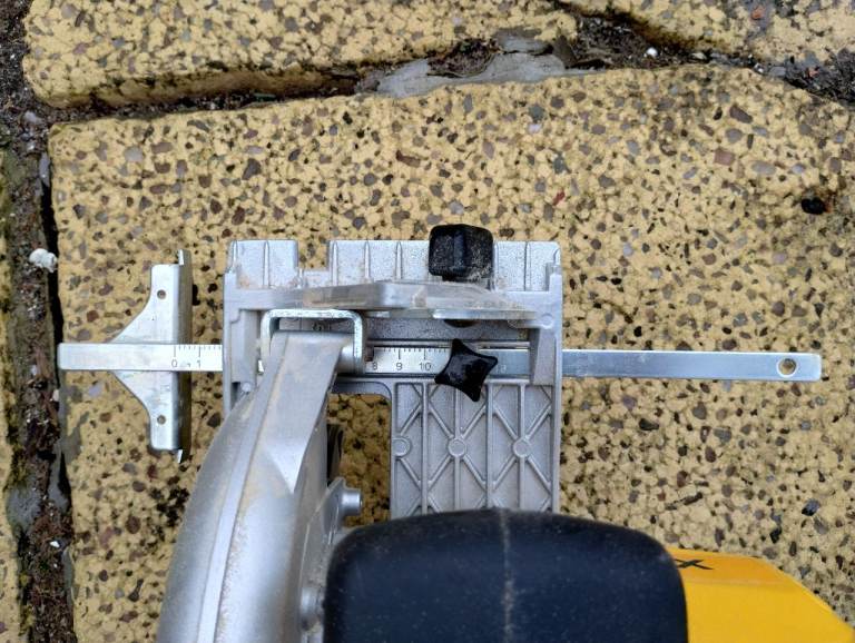 DeWalt Cordless Circular Saw 165mm with 18v 4.0Ah Battery