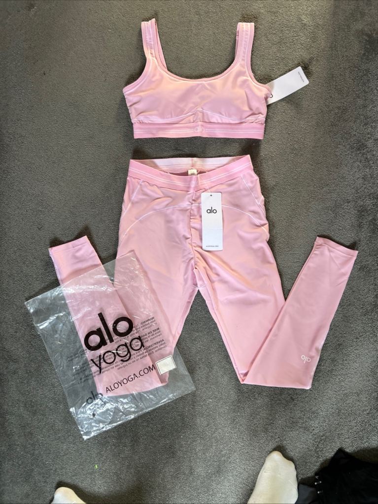New Alo Yoga Airbrush Heart Throb Bra and Leggings Set - Size S
