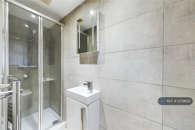 Studio flat in Crown Lane, Theale, Reading, RG7 (#2739632)