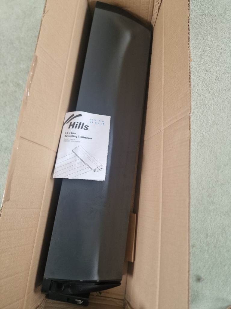 BNIB Hills retractable 7 line clothes line