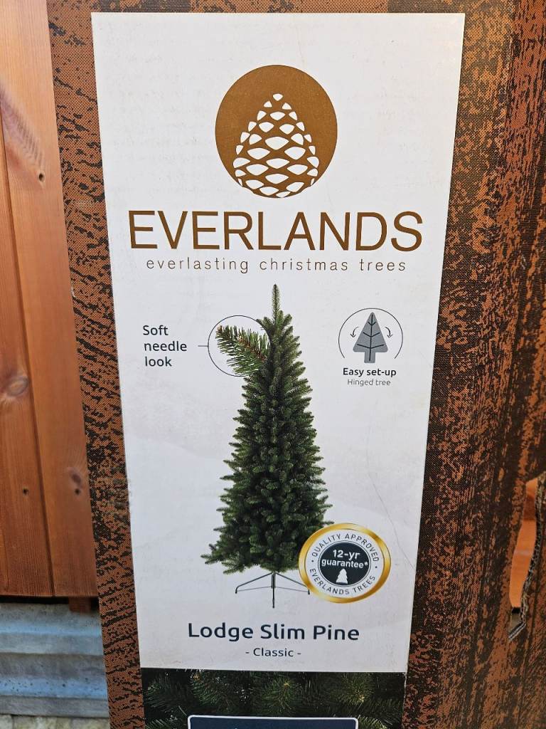 Everlands Lodge Slim Pine Christmas Tree 4ft / 120cm – Artificial Christmas Tree