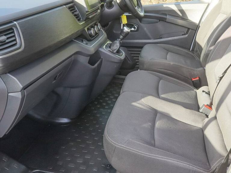 2023 Renault Trafic LL30 Sport Nav 2.0DCI 145BHP L2 LWB 9 SEAT MINIBUS, Rev Cam, Air Con, Cruis M...