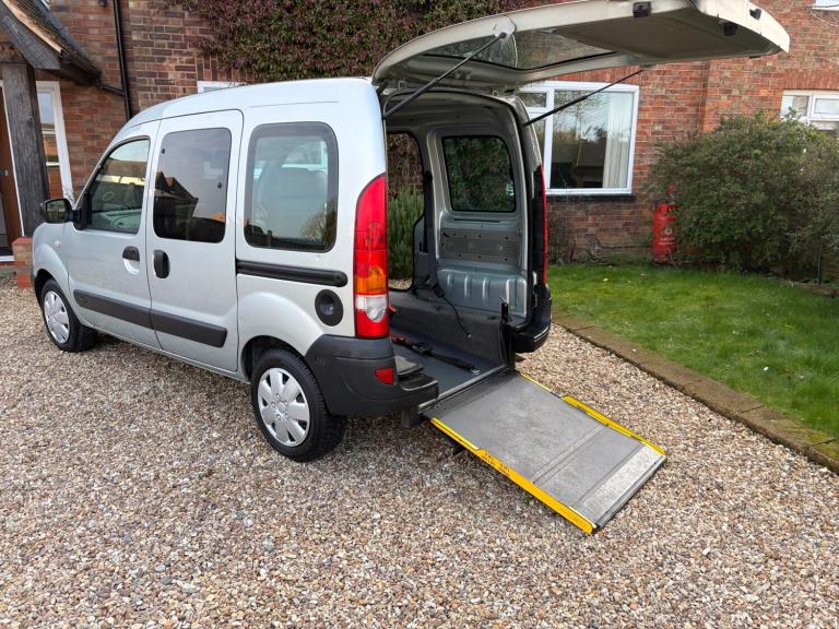 Renault kangoo Fiat doblo Vauxhall combo disabled car Wav wheelchair ramp 