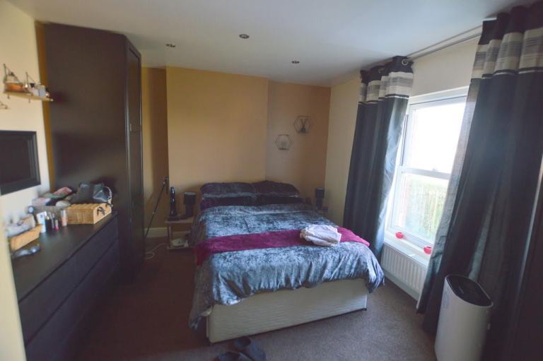 FIND A PLACE FOR YOUR LIVE IN WHITECHAPEL 🎉🎉