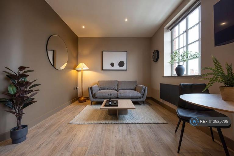 1 bedroom flat in The Headrow, Leeds, LS1 (1 bed) (#2925789)