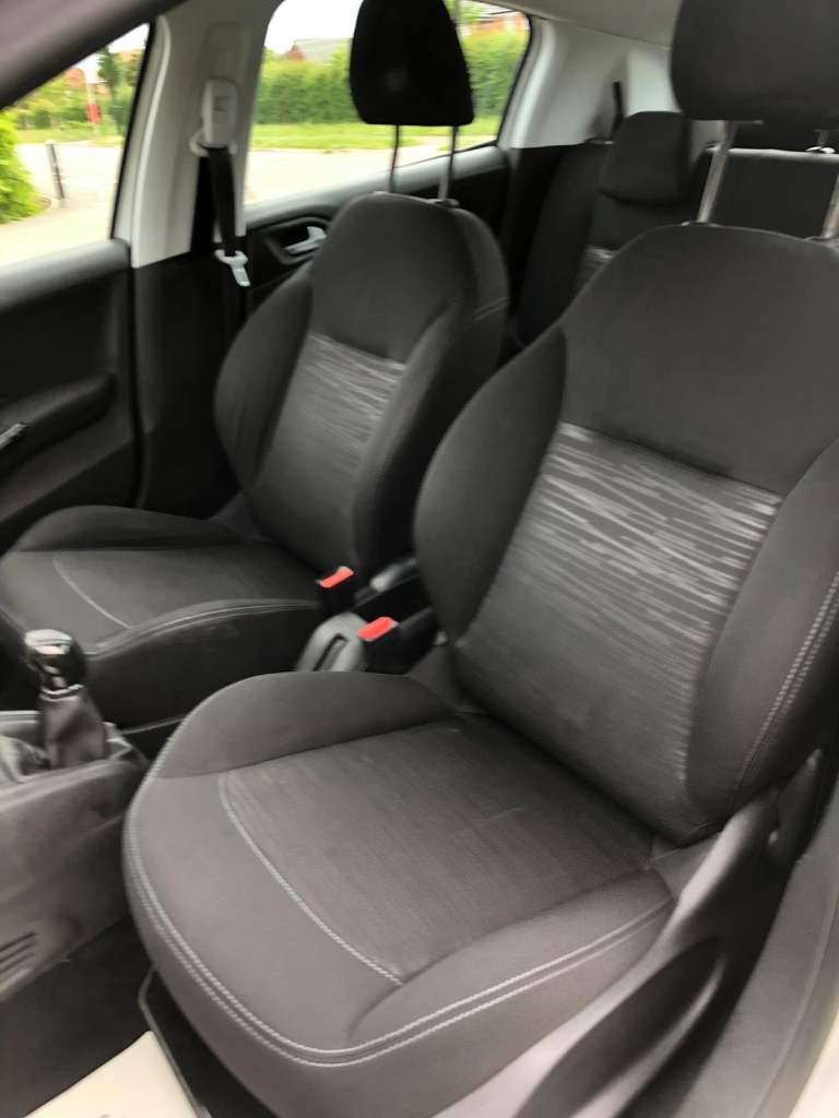 Peugeot 208 2014 – Silver Hatchback, Good Condition