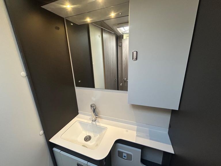 Swift Voyager 594 FORD TRANSIT 350 CAMPER L5H1 SK ECOBLUE DIESEL MANUAL 2025/25