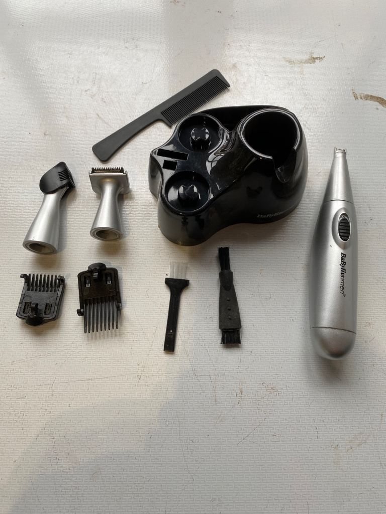 Shaving ears and nose tools complete with accessories 