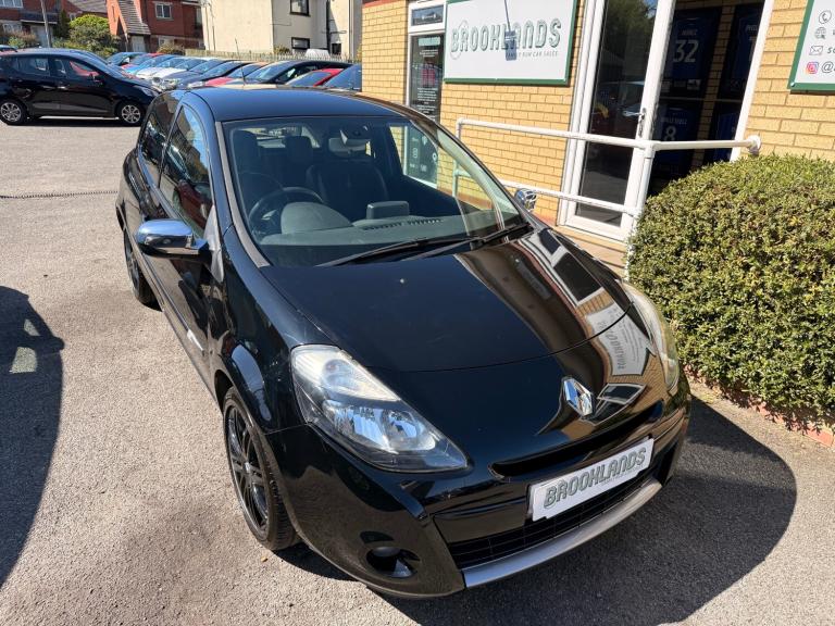 2012 Renault Clio 1.2 Dynamique TomTom Black 3 Door Low Insurance Bluetooth